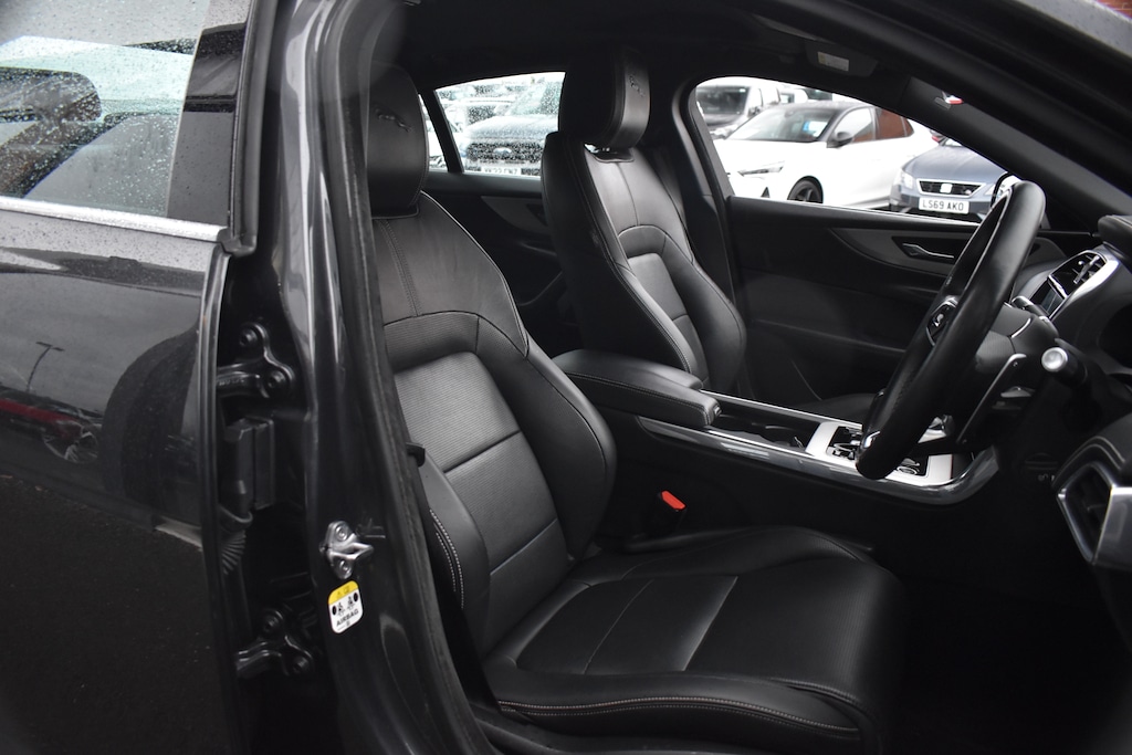 Used Jaguar XE 2021 for sale - 77545507: Photo 9