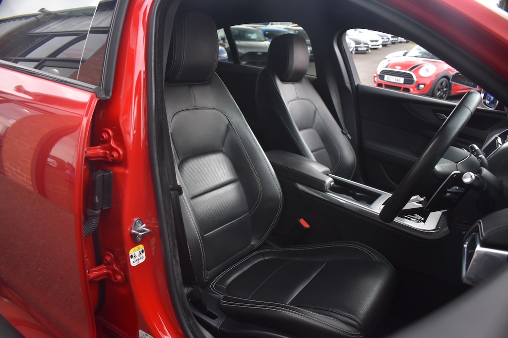 Used Jaguar XE 2020 for sale - 76140469: Photo 8