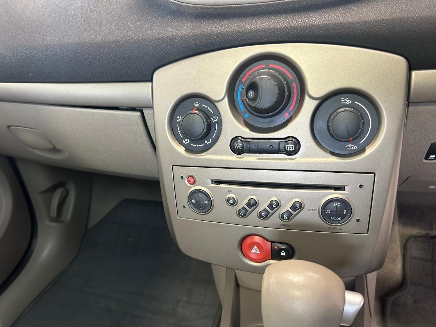 Used Renault Clio 2007 for sale - 76584952: Photo 11