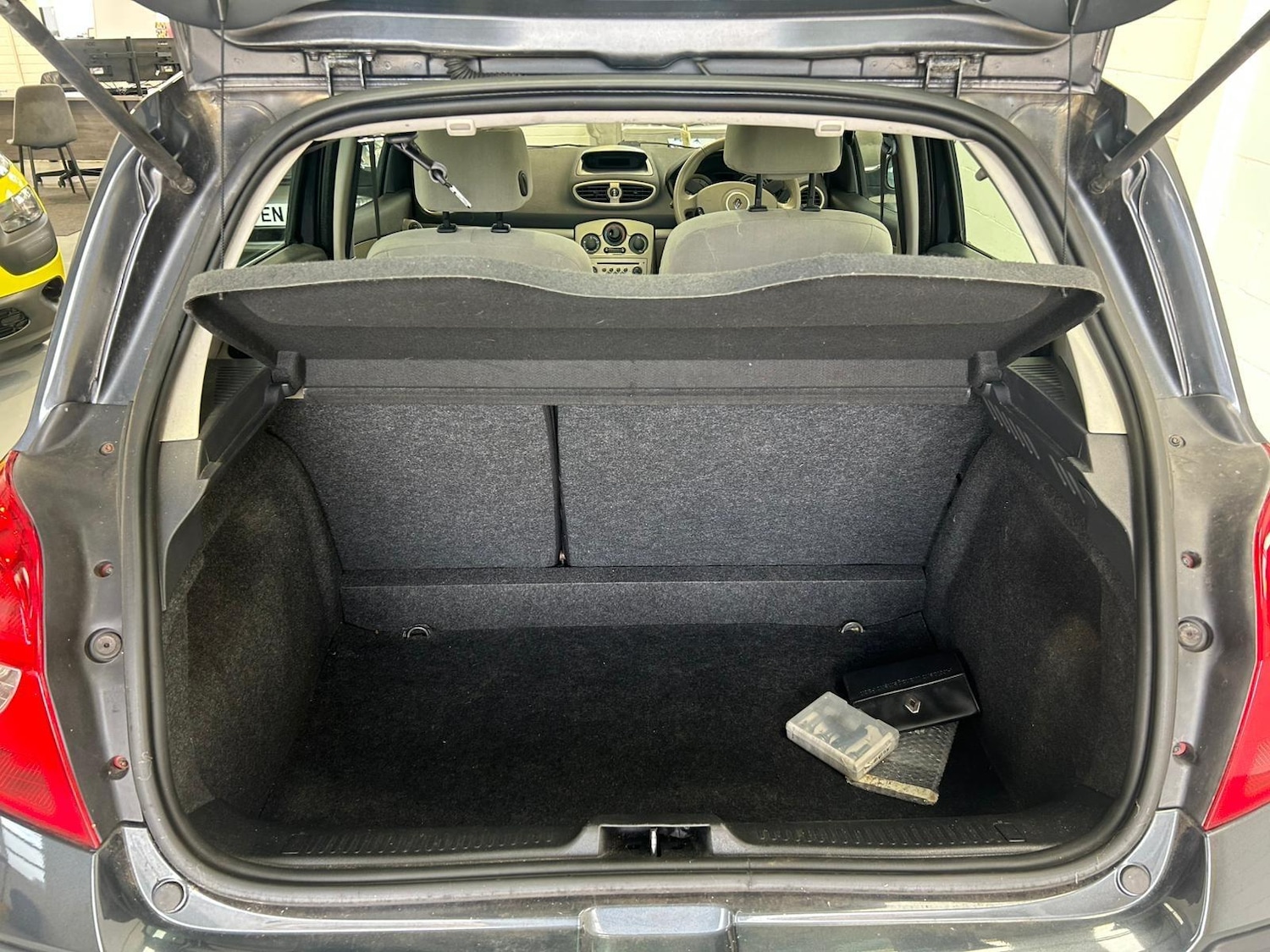 Used Renault Clio 2007 for sale - 76995177: Photo 32