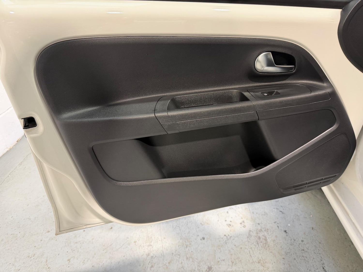 Used Volkswagen up! 2014 for sale - 76759642: Photo 17