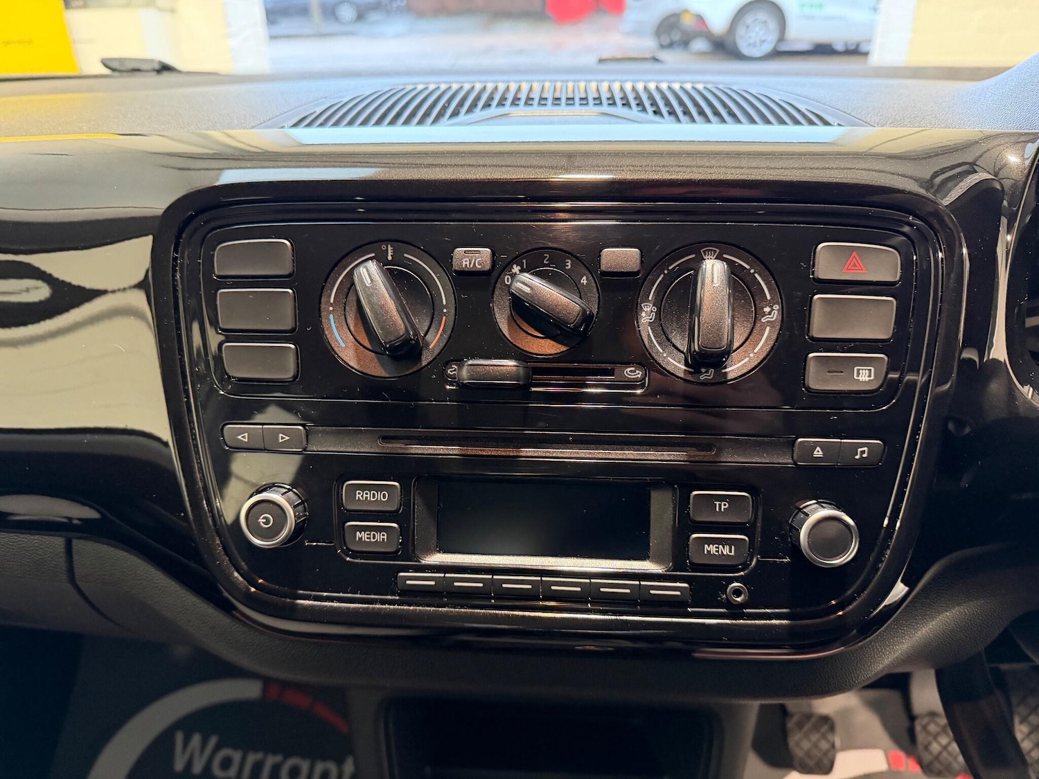 Used Volkswagen up! 2014 for sale - 76759642: Photo 25