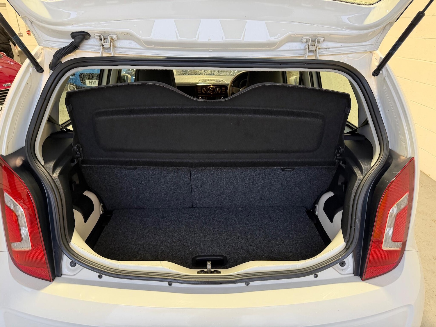 Used Volkswagen up! 2014 for sale - 76759642: Photo 27