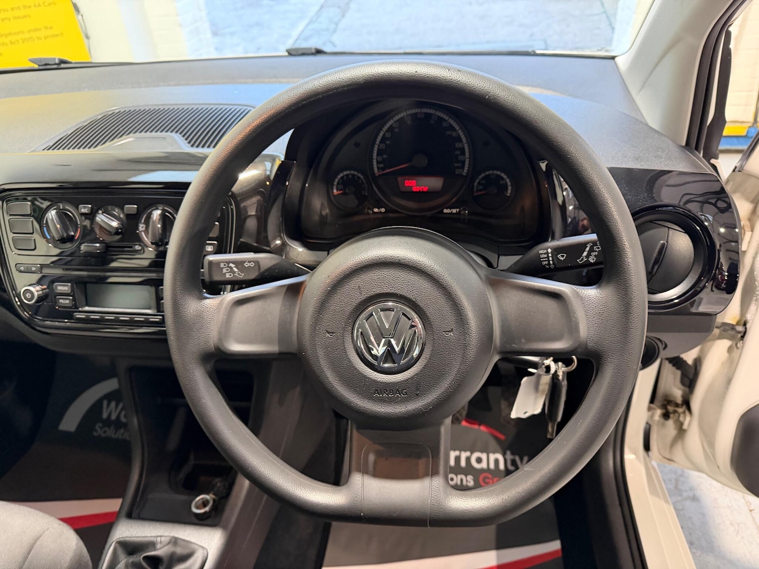 Used Volkswagen up! 2014 for sale - 76759642: Photo 28