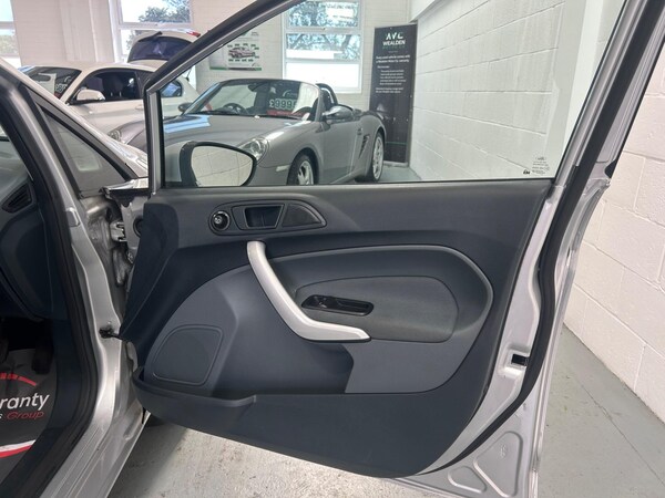 Used Ford Fiesta 2011 for sale - 76318209: Photo 17