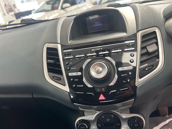 Used Ford Fiesta 2011 for sale - 76318209: Photo 29