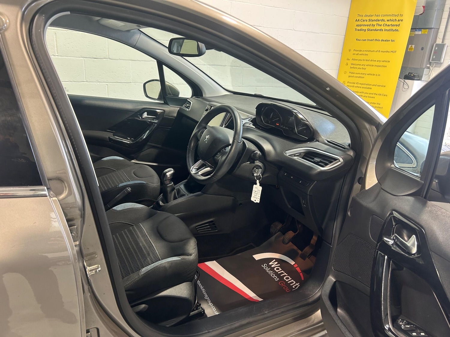 Used Peugeot 208 2014 for sale - 76850378: Photo 13