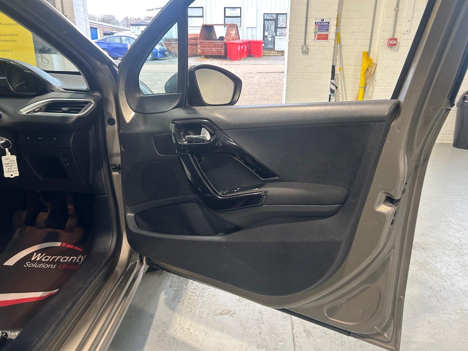 Used Peugeot 208 2014 for sale - 76850378: Photo 20