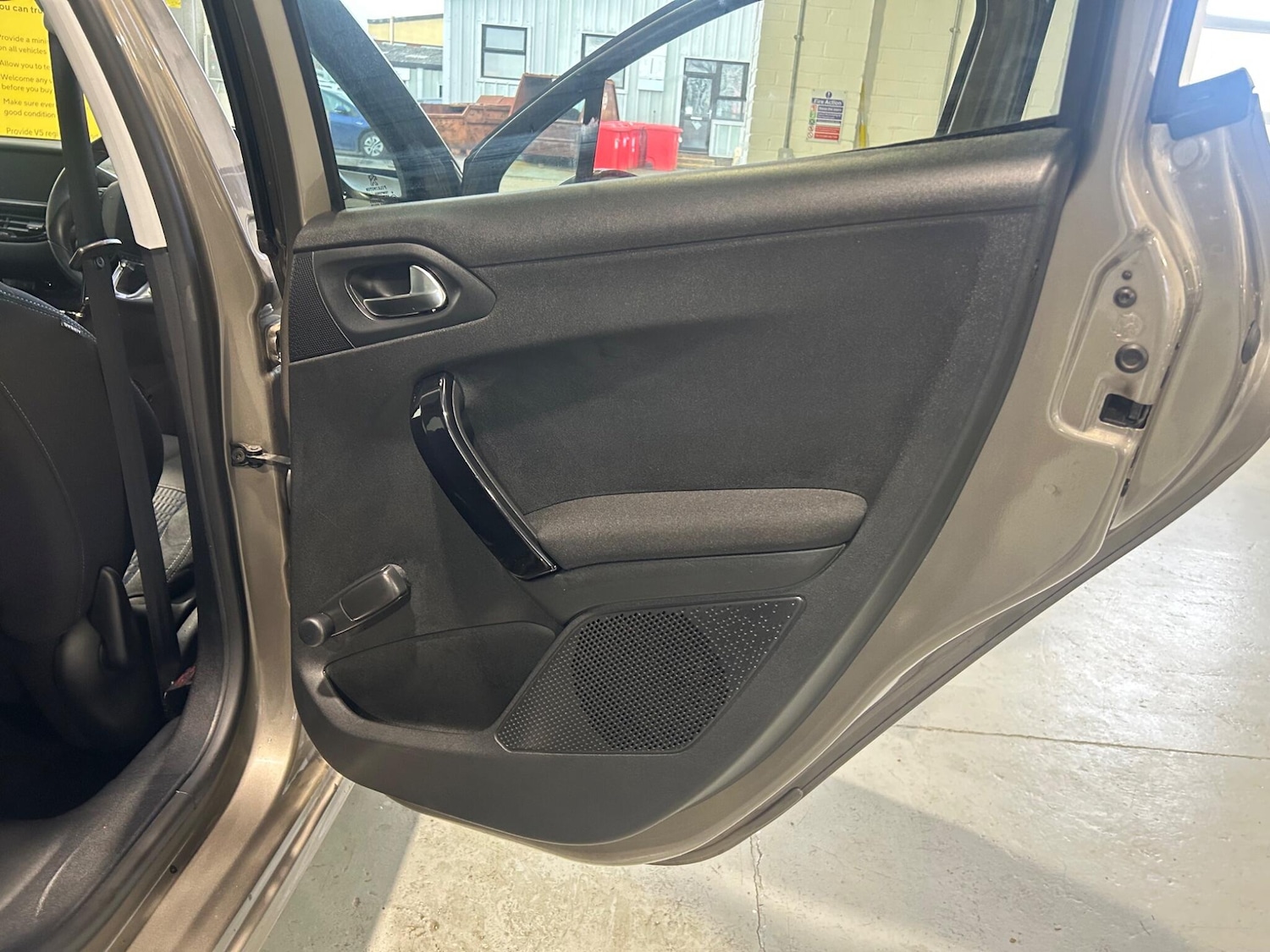 Used Peugeot 208 2014 for sale - 76850378: Photo 21