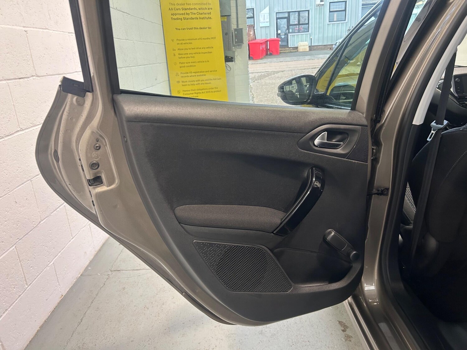 Used Peugeot 208 2014 for sale - 76850378: Photo 22