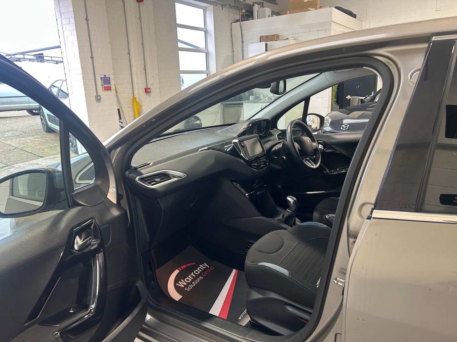 Used Peugeot 208 2014 for sale - 76850378: Photo 36