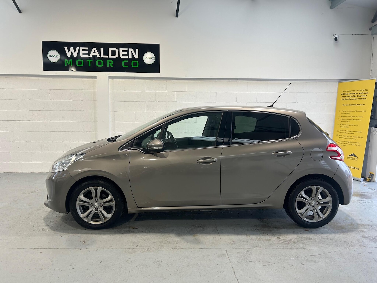 Used Peugeot 208 2014 for sale - 76850378: Photo 6