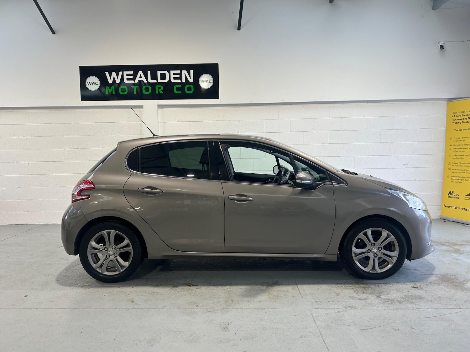 Used Peugeot 208 2014 for sale - 76850378: Photo 9