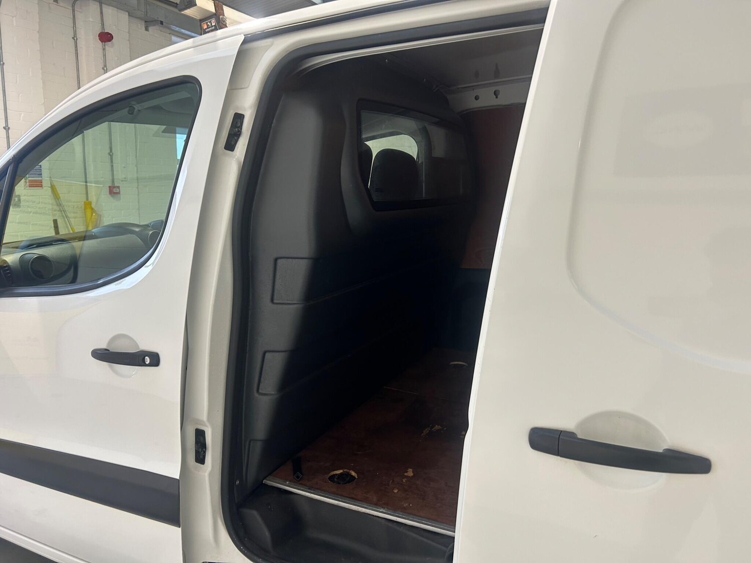 Used Peugeot Partner 2018 for sale - 76728974: Photo 40