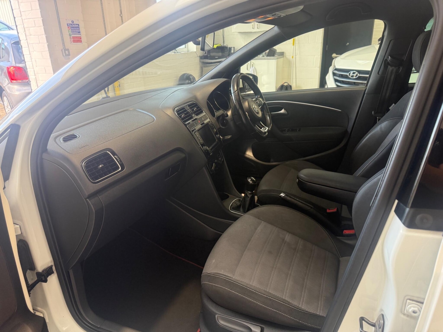 Used Volkswagen Polo 2016 for sale - 76158451: Photo 35