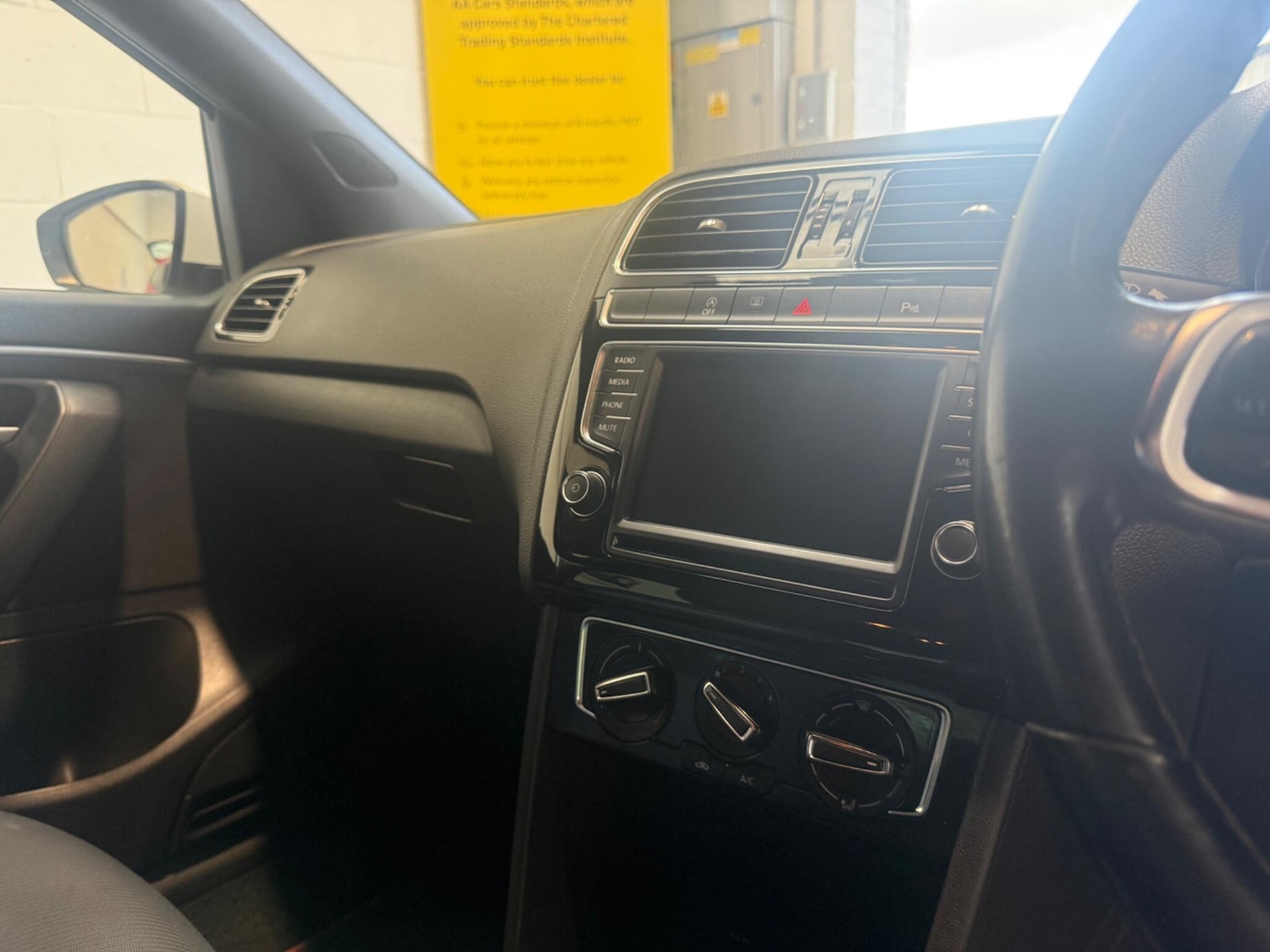 Used Volkswagen Polo 2016 for sale - 76158451: Photo 8