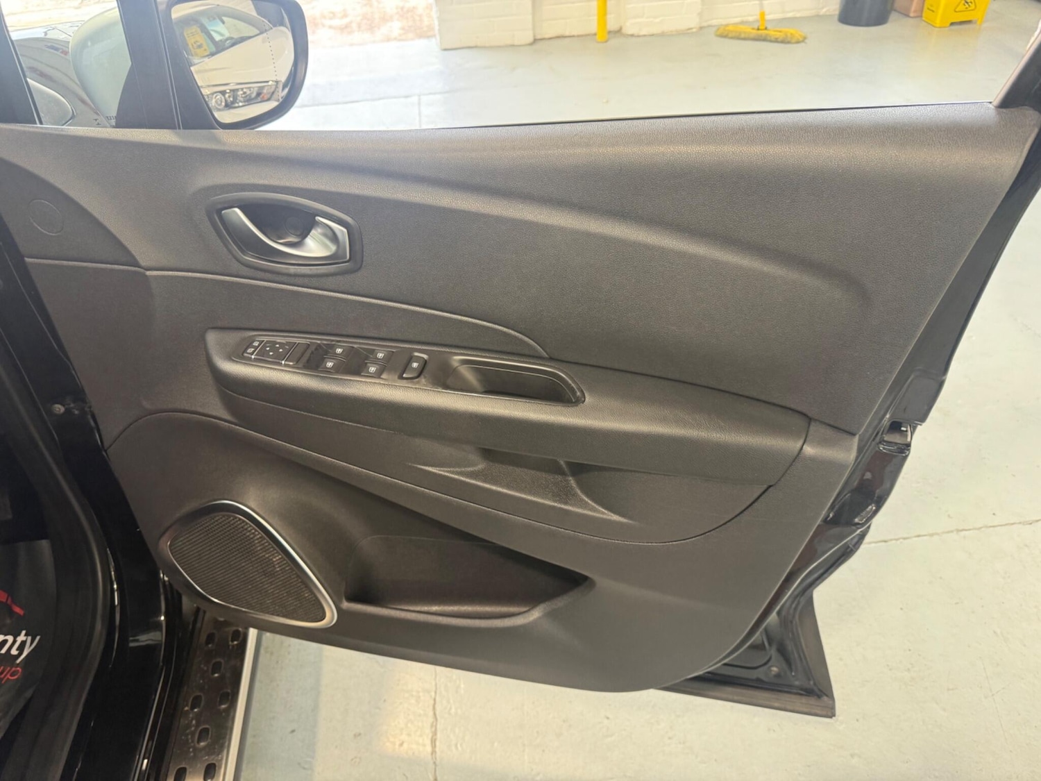 Used Renault Captur 2017 for sale - 76585327: Photo 40