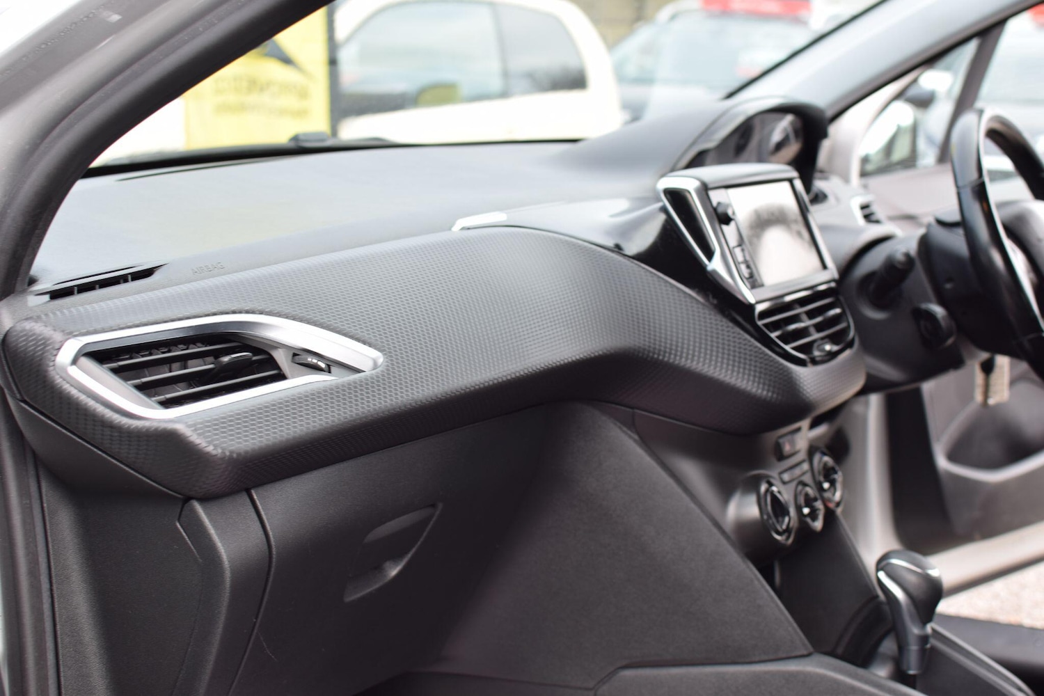 Used Peugeot 208 2016 for sale - 77683579: Photo 8