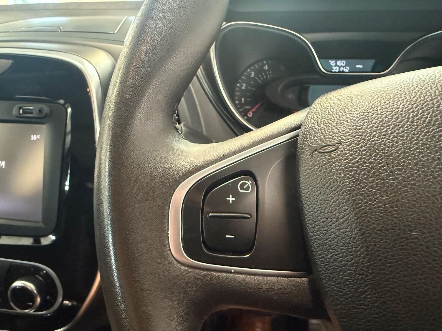 Used Renault Captur 2017 for sale - 76997519: Photo 19