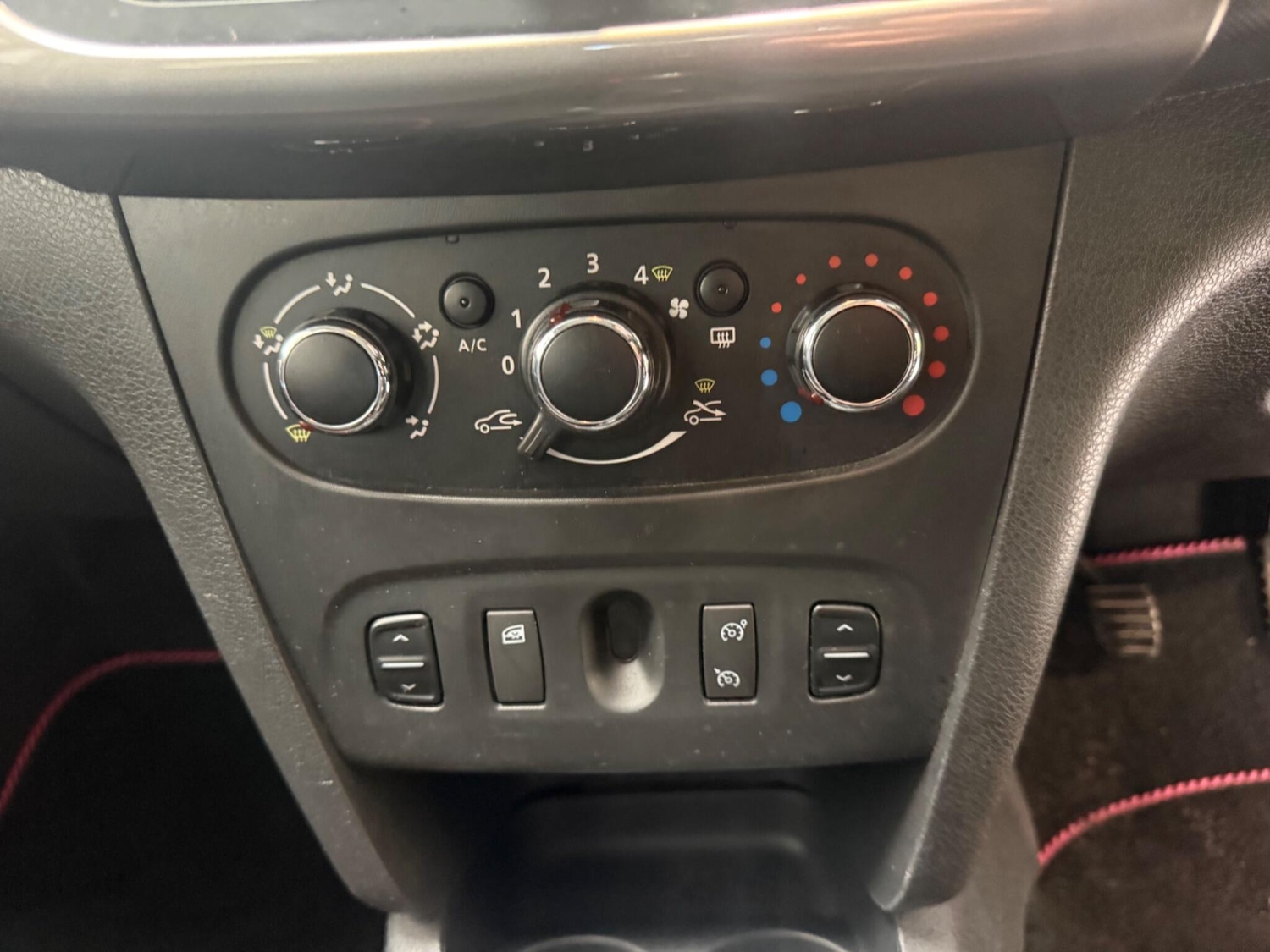 Used Dacia Logan MCV 2015 for sale - 76337438: Photo 15