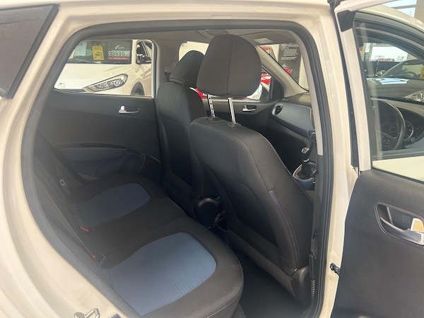 Used Hyundai i10 2014 for sale - 76318092: Photo 18