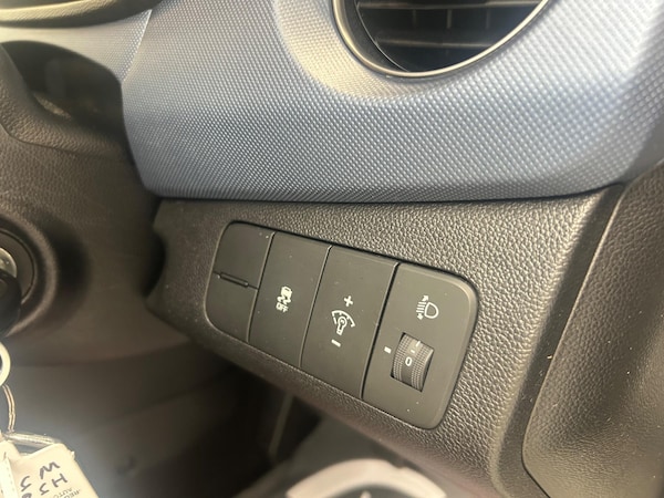 Used Hyundai i10 2014 for sale - 76318092: Photo 22