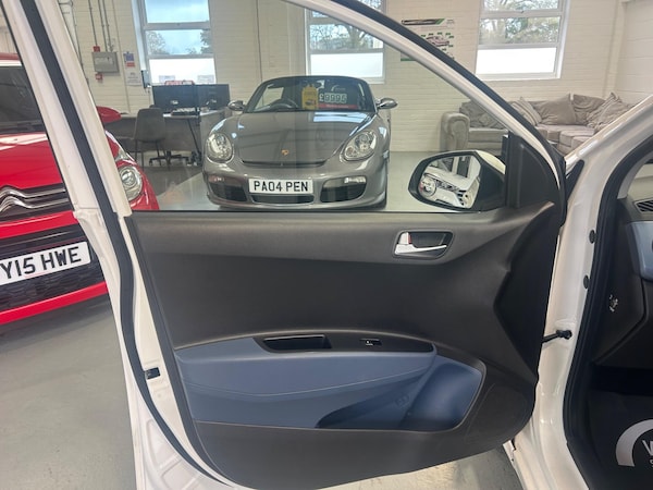 Used Hyundai i10 2014 for sale - 76318092: Photo 24