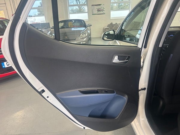 Used Hyundai i10 2014 for sale - 76318092: Photo 25