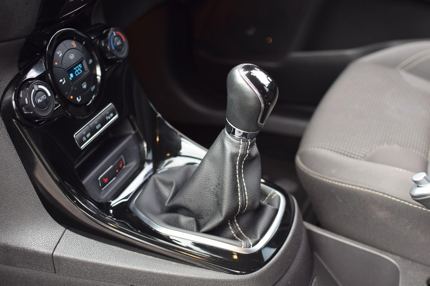 Used Ford Fiesta 2017 for sale - 77537344: Photo 8