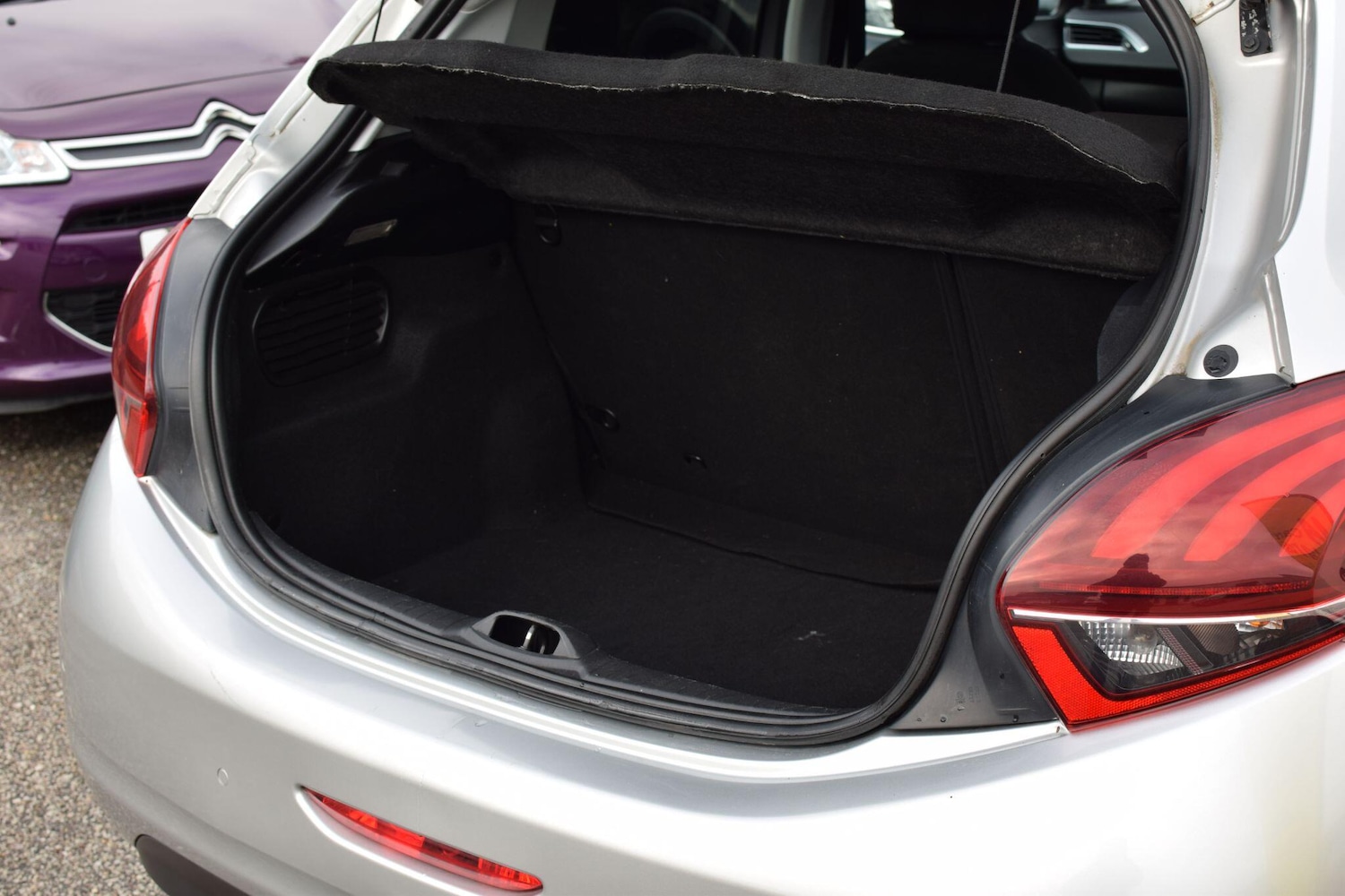 Used Peugeot 208 2016 for sale - 77376290: Photo 31