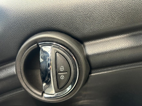 Used MINI Hatch 2017 for sale - 76317856: Photo 24