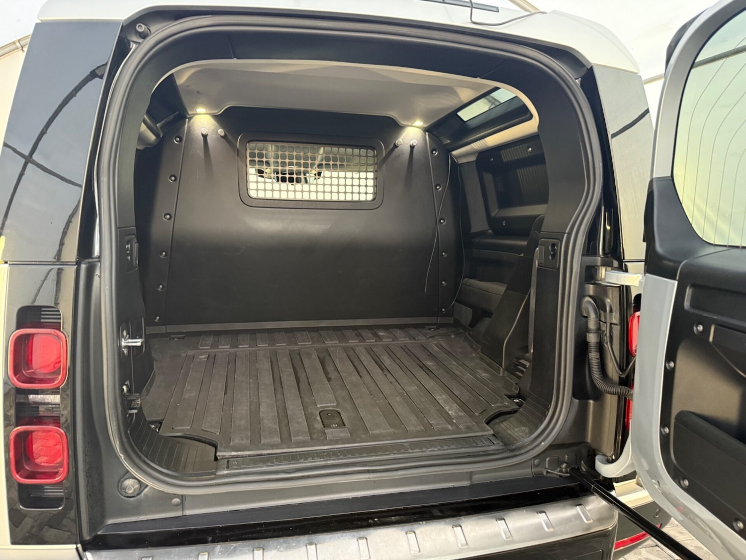 Used Land Rover Defender 2021 for sale - 76961666: Photo 20