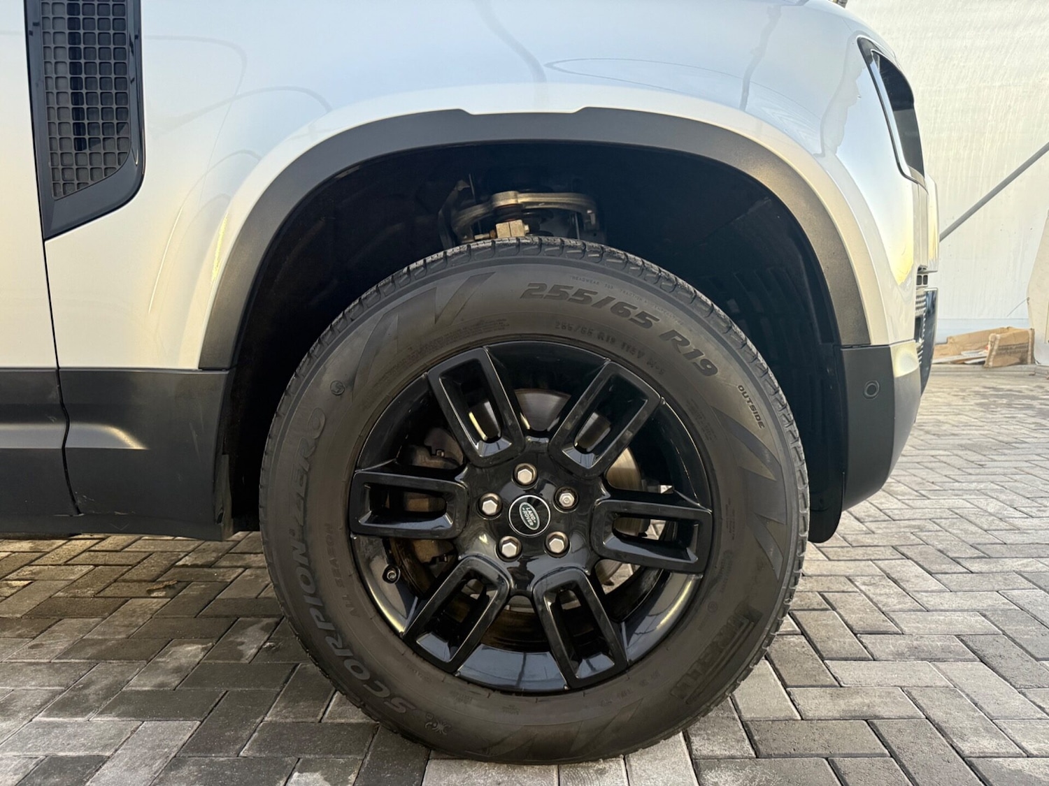 Used Land Rover Defender 2021 for sale - 76961666: Photo 4