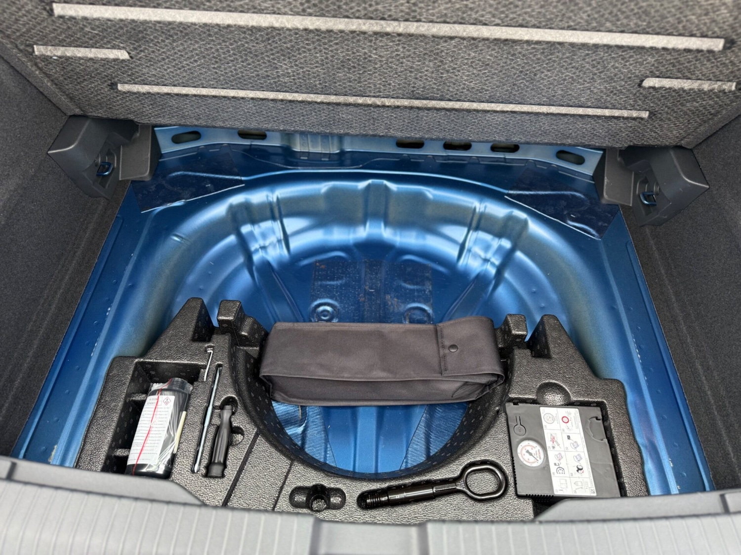 Used Volkswagen T-Roc 2023 for sale - 77878810: Photo 13