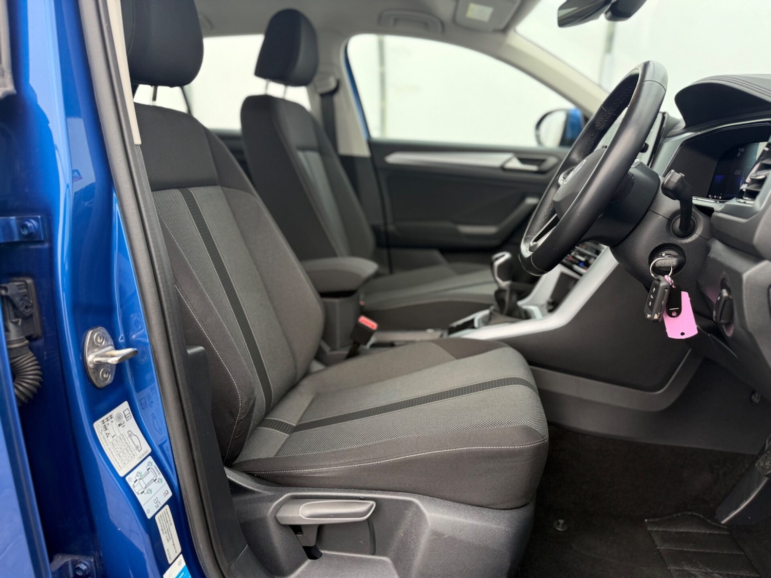 Used Volkswagen T-Roc 2023 for sale - 77878810: Photo 21