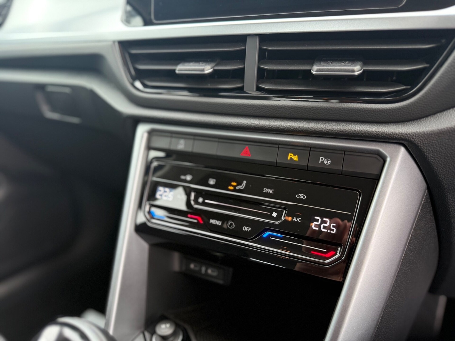 Used Volkswagen T-Roc 2023 for sale - 77878810: Photo 28