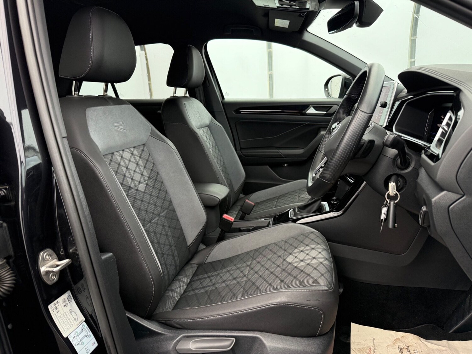 Used Volkswagen T-Roc 2022 for sale - 77493858: Photo 10