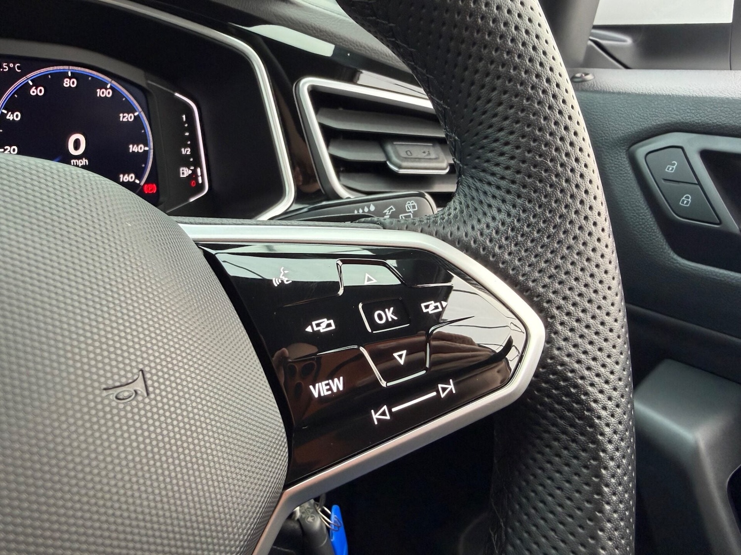 Used Volkswagen T-Roc 2023 for sale - 77716282: Photo 20