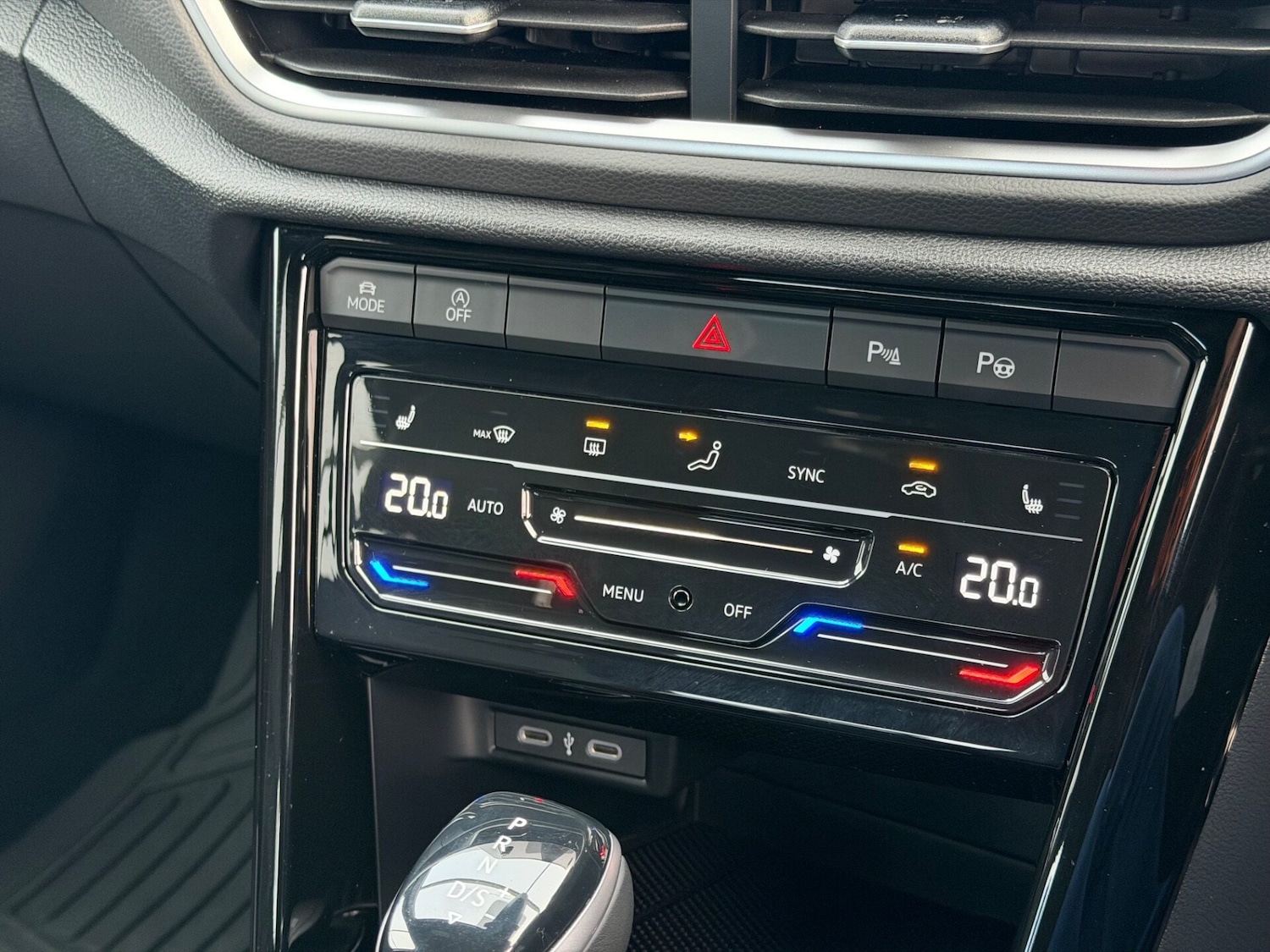 Used Volkswagen T-Roc 2023 for sale - 77716282: Photo 23