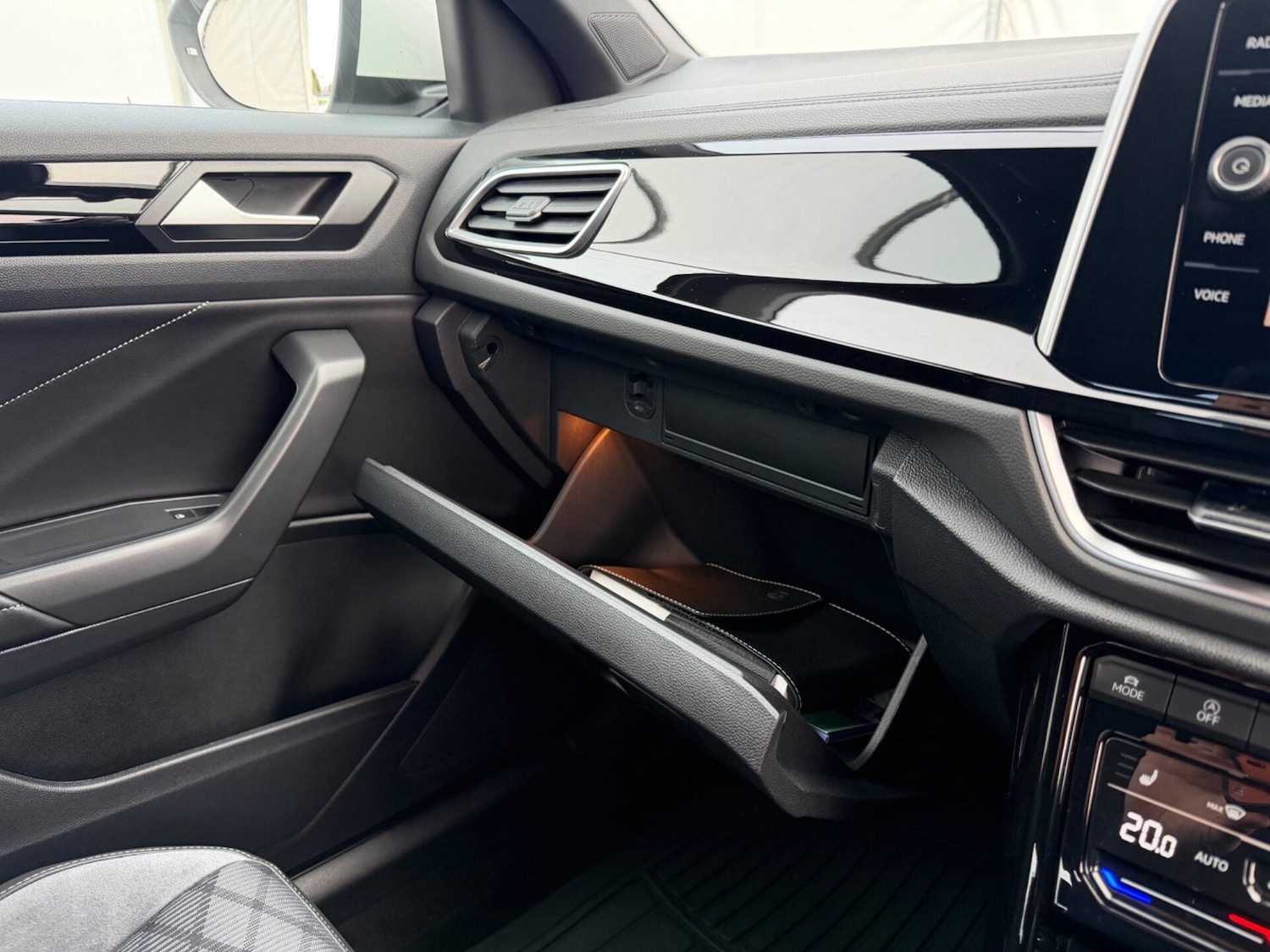 Used Volkswagen T-Roc 2023 for sale - 77716282: Photo 25