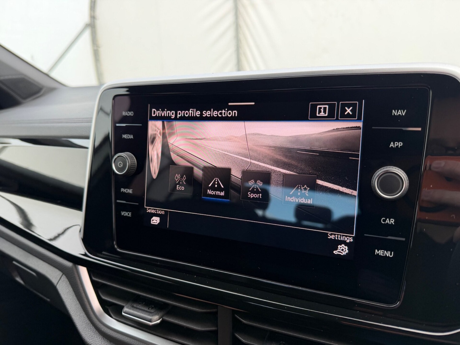 Used Volkswagen T-Roc 2023 for sale - 77716282: Photo 27