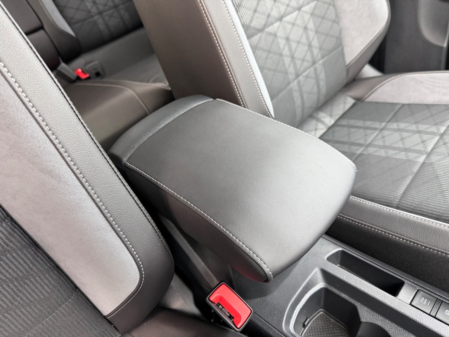 Used Volkswagen T-Roc 2023 for sale - 77716282: Photo 29