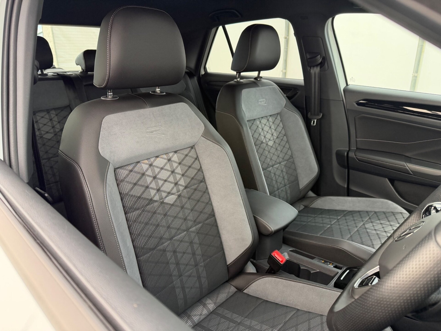 Used Volkswagen T-Roc 2023 for sale - 77716282: Photo 31