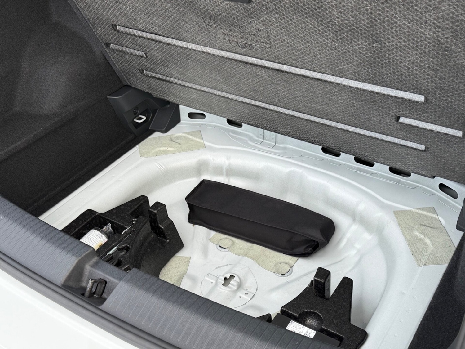 Used Volkswagen T-Roc 2023 for sale - 77716282: Photo 37