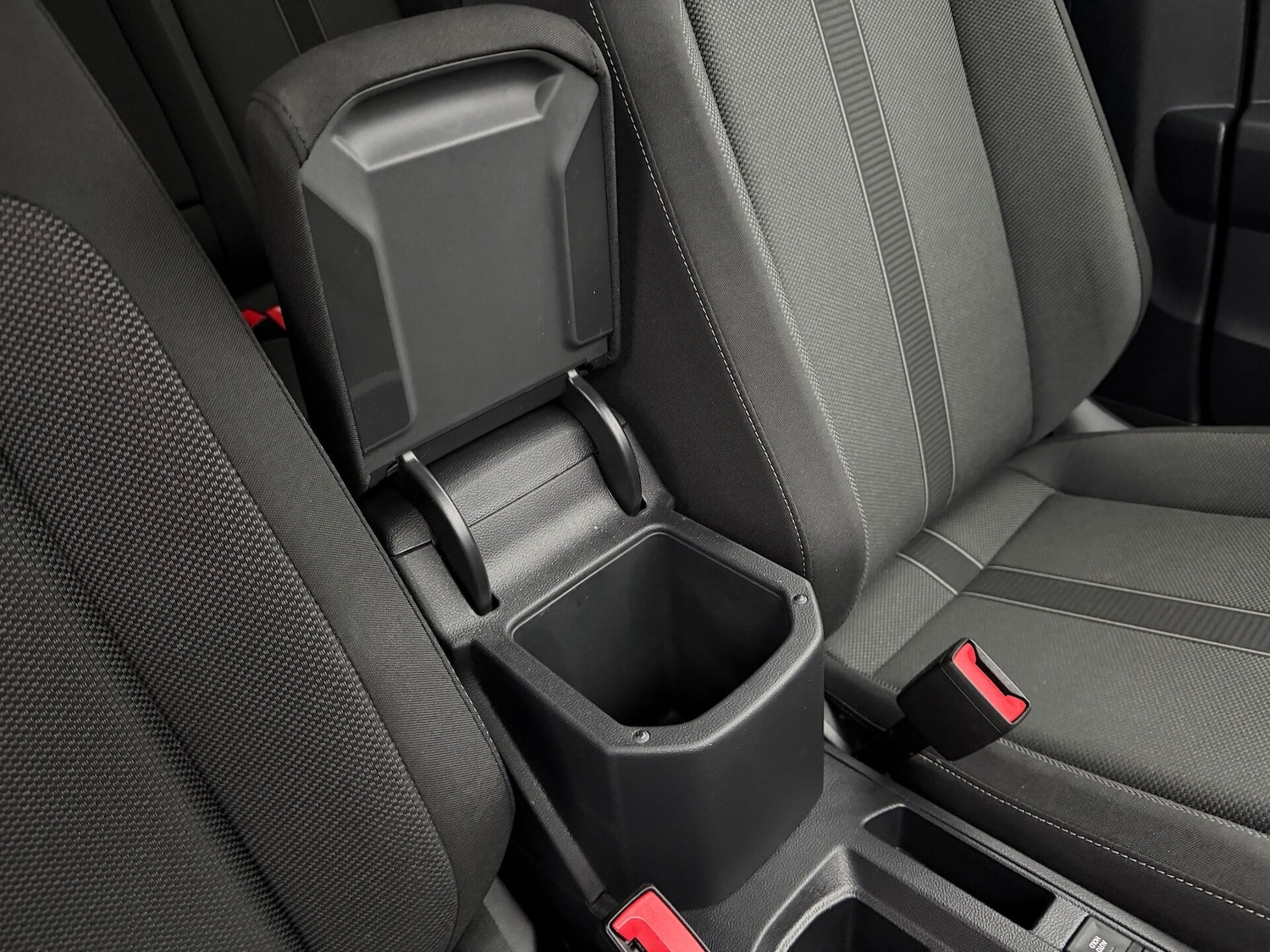 Used Volkswagen T-Roc 2022 for sale - 76966074: Photo 26