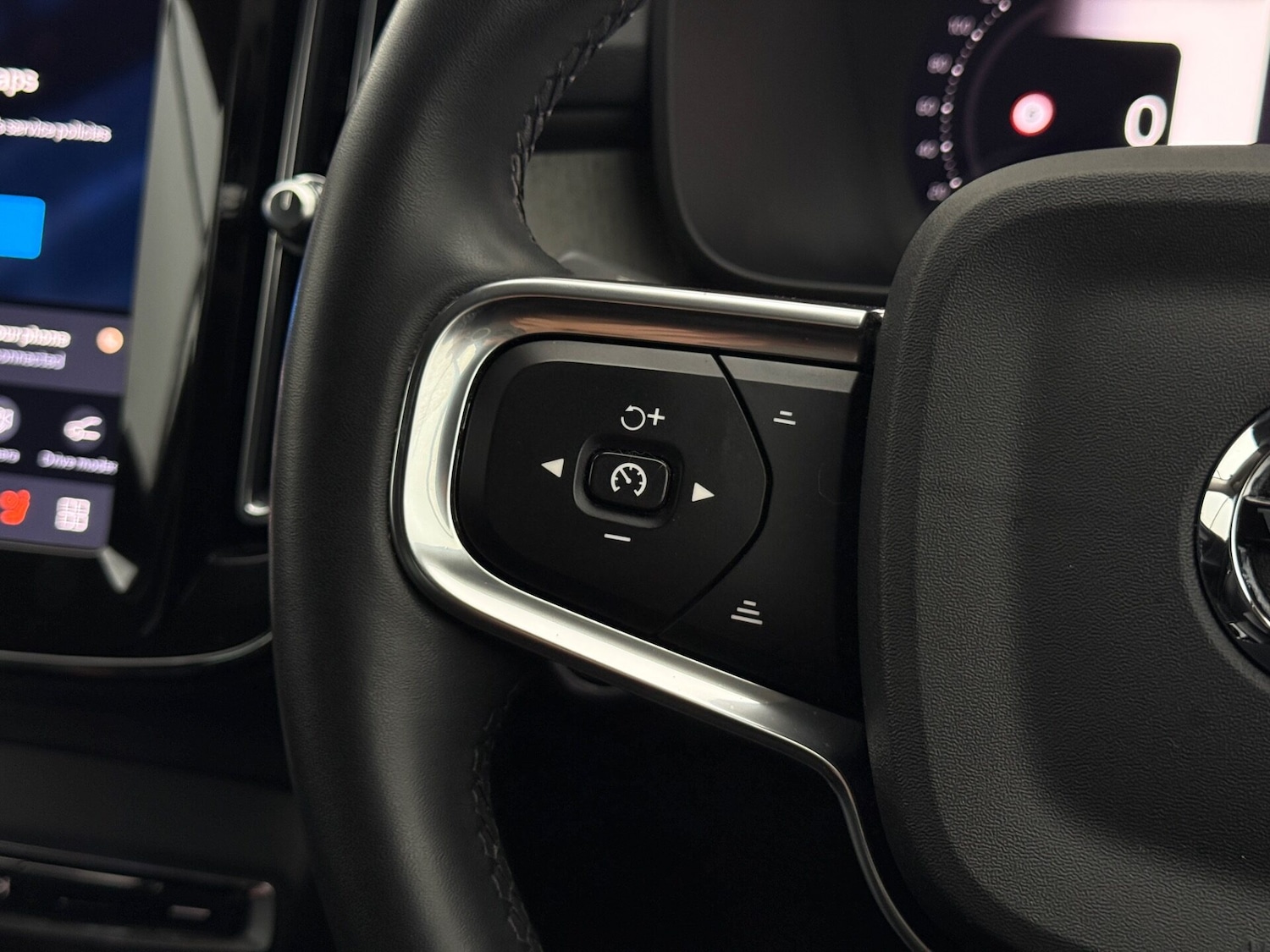 Used Volvo XC40 2022 for sale - 78097911: Photo 37