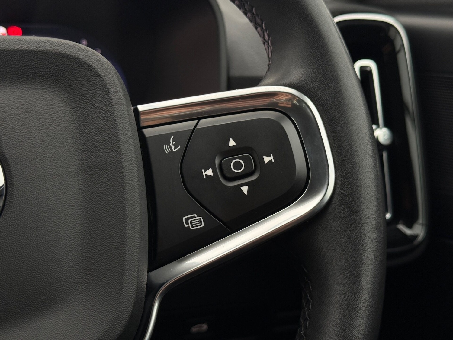 Used Volvo XC40 2022 for sale - 78097911: Photo 39