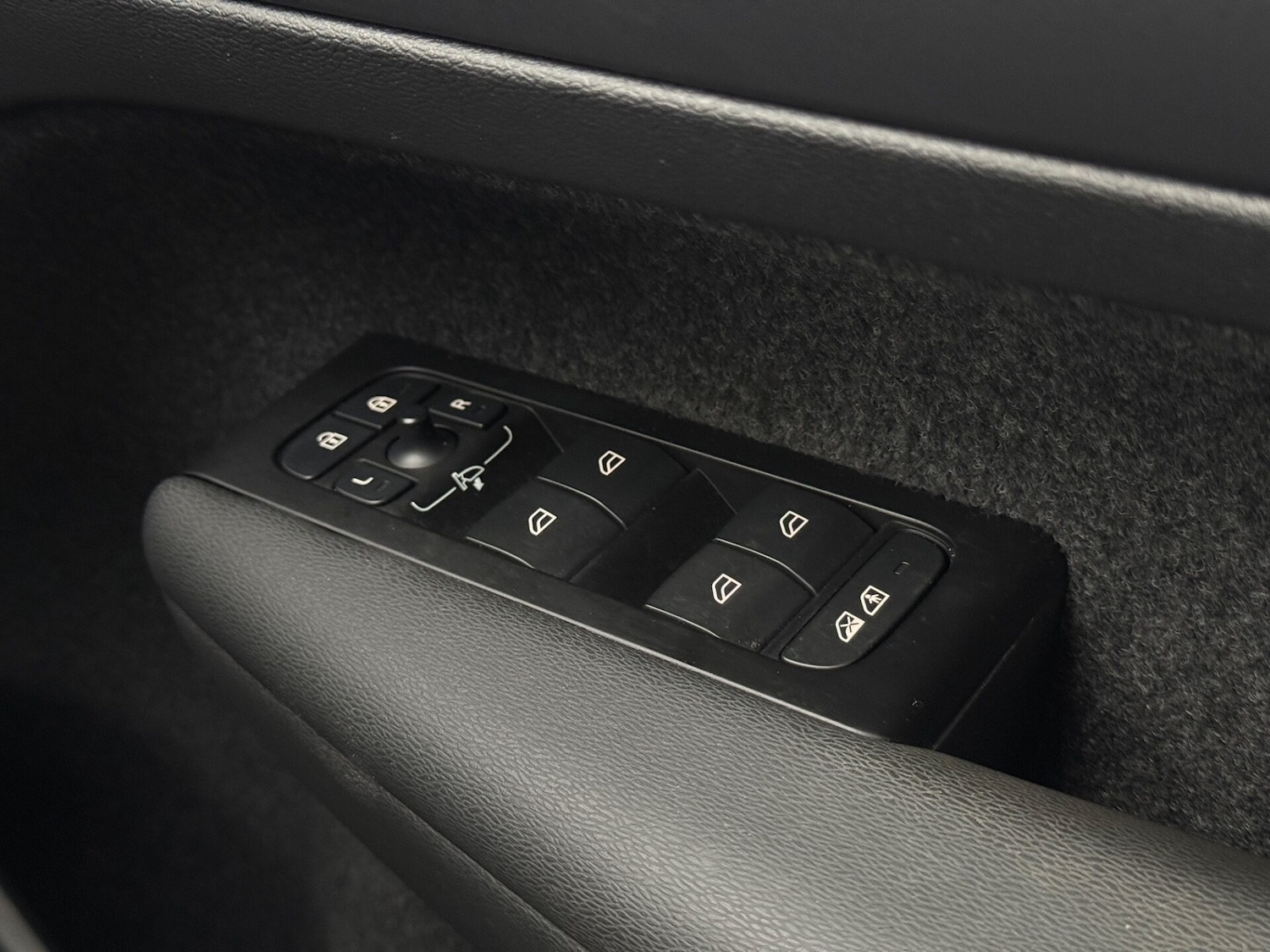 Used Volvo XC40 2022 for sale - 78097911: Photo 42