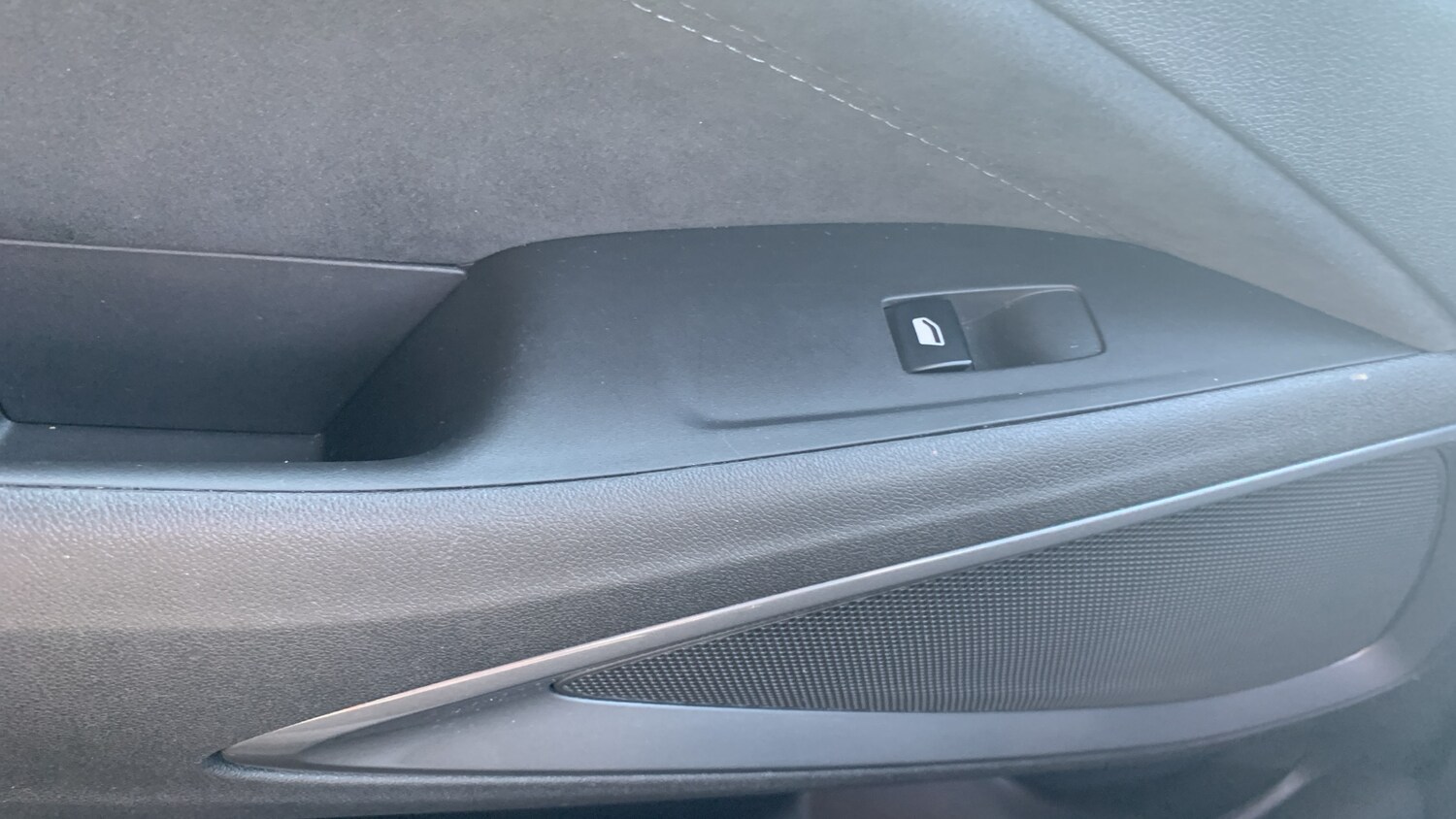 Used Vauxhall Crossland 2022 for sale - 75841035: Photo 41