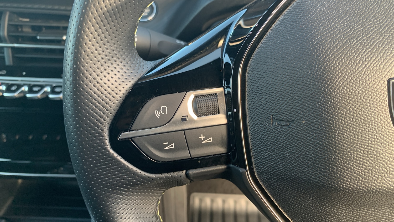 Used Peugeot 2008 2024 for sale - 77132437: Photo 24